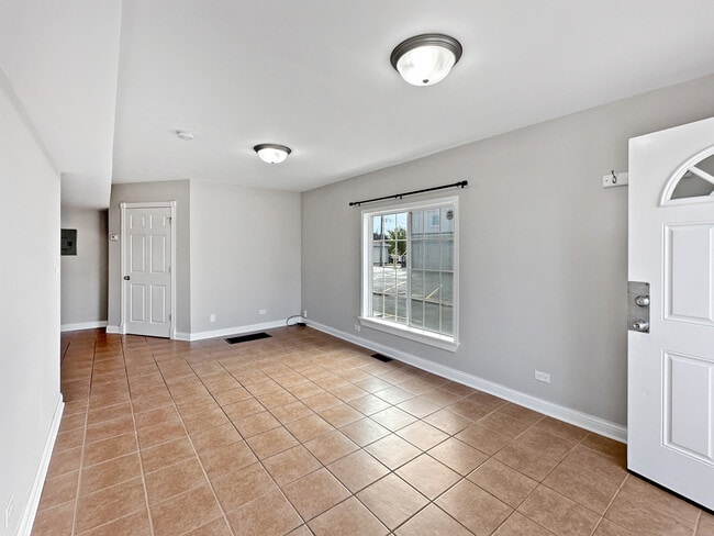 Building Photo - 3135 Chicago Rd