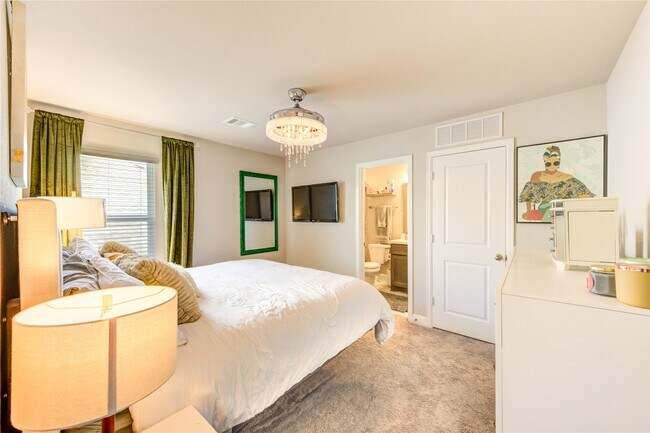 Building Photo - 4050 Shackleton Ct