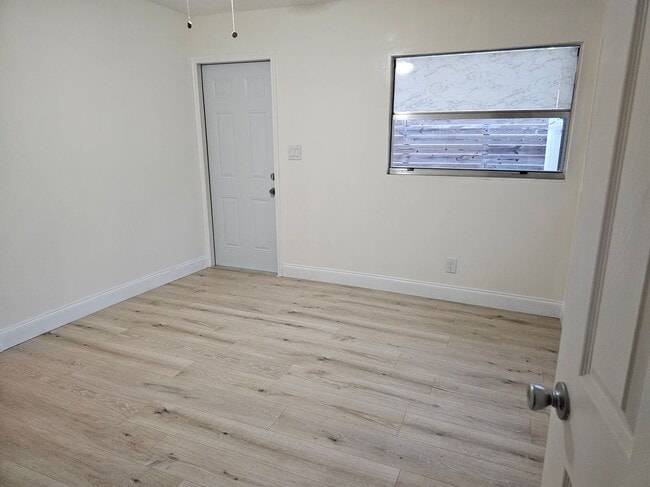 Building Photo - 5614 Taylor St