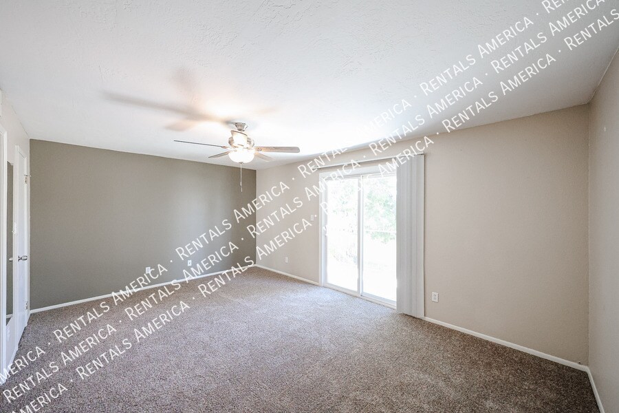 Building Photo - 4555 W Continental Dr