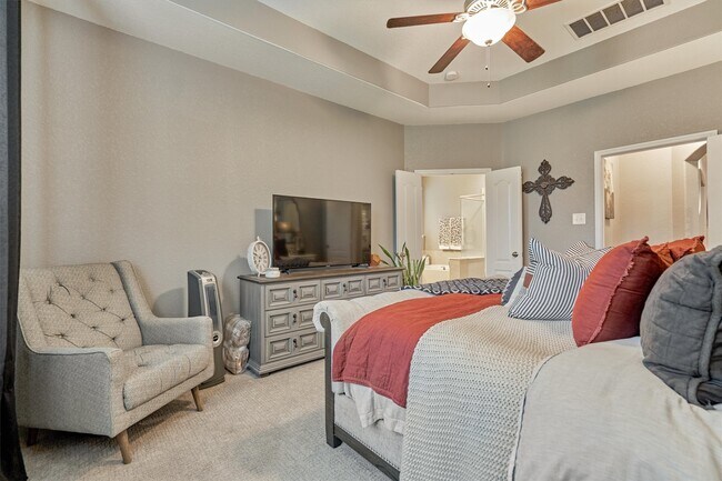 Building Photo - 204 Forest Peak Way