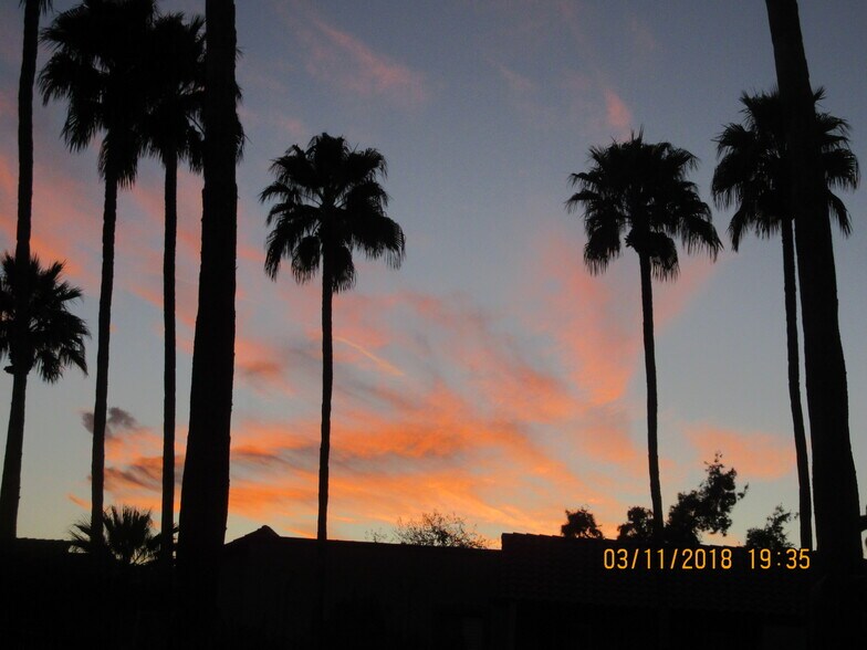 Building Photo - 8651 E Royal Palm Rd