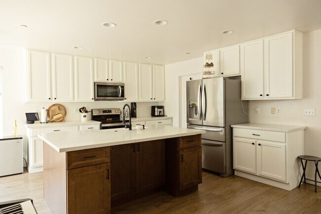 Building Photo - Updated 4 Bedroom DuPont Home for Rent