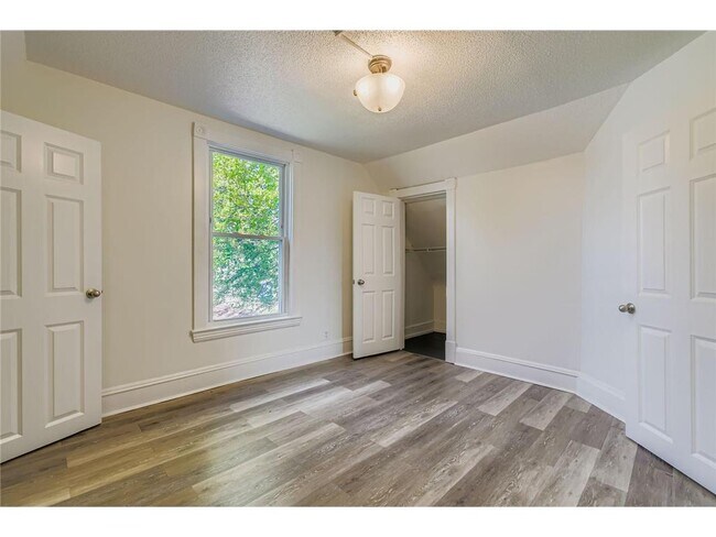 Building Photo - 915 Fuller Ave