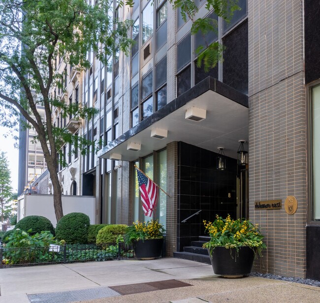 Building Photo - 253 E Delaware Pl
