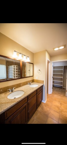 Building Photo - 2696 Amber Way