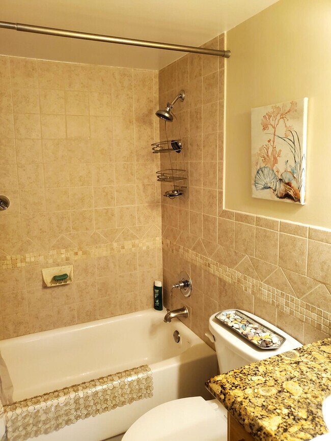 Building Photo - 912 Pine Dr