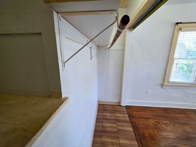 Building Photo - 3 Bed, 1 Bath Home in NW OKC Close to Plaza District