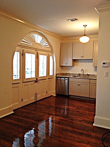 Building Photo - 724 Governor Nicholls St