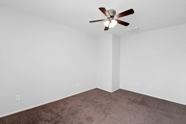Building Photo - 2220 S Ponderosa Dr