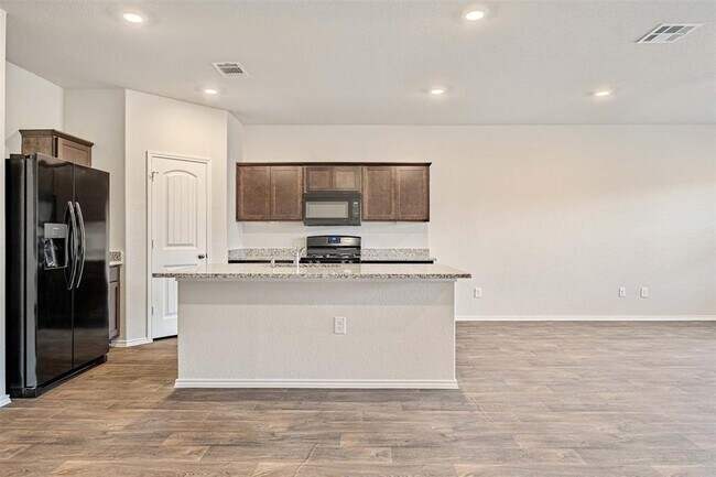 Building Photo - 204 Lily Pond Trl