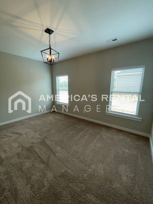 Building Photo - Available Now!! PRICE REDUCTION*** SIGN A ...