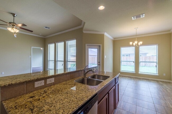 Building Photo - Spacious 4-Bedroom, 2-Bath Home in Hills o...