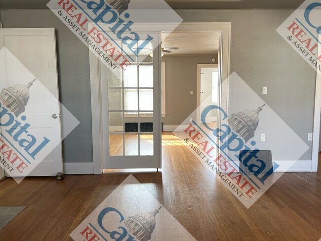 Building Photo - Cozy 2 Bedroom