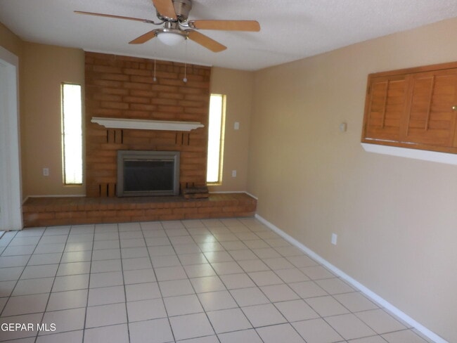 Building Photo - 1127 Del Norte St