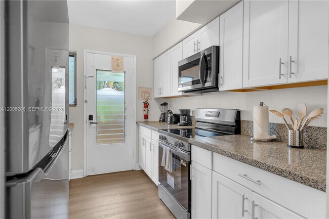 Building Photo - 10006 E Bay Harbor Dr