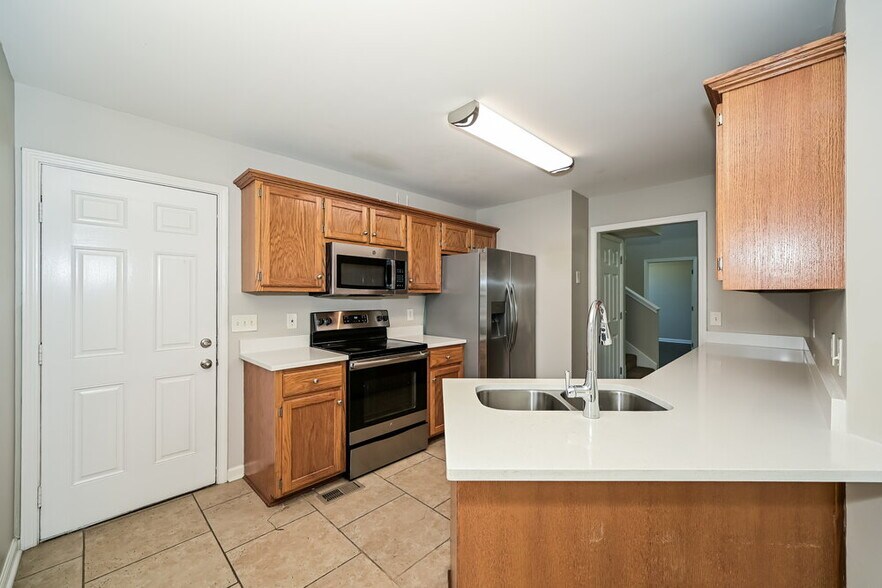 Building Photo - 1594 Laurel Ledge Dr
