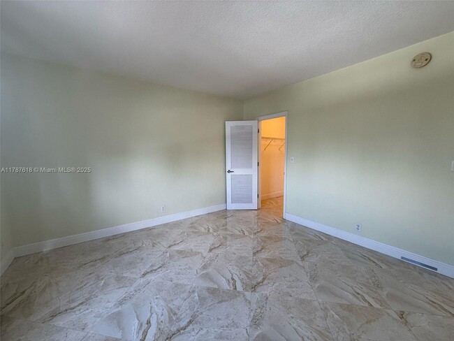 Building Photo - 401 69th St