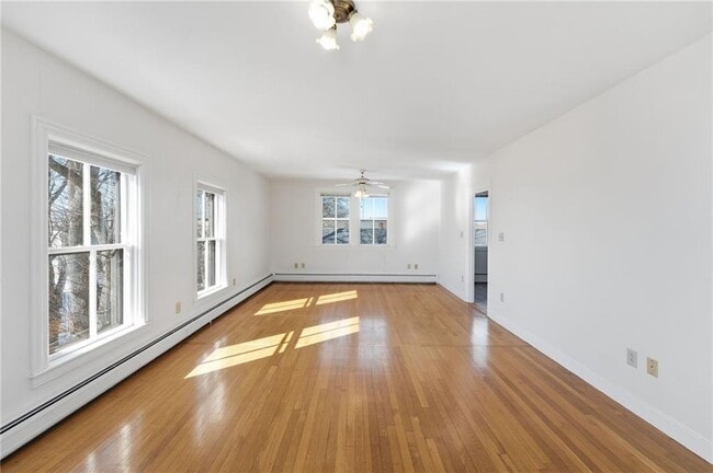 Building Photo - 686 Hope St