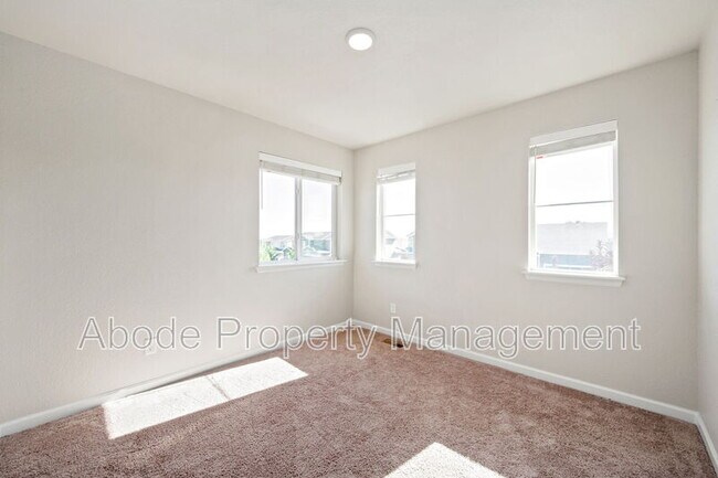 Building Photo - 1223 104th Ave