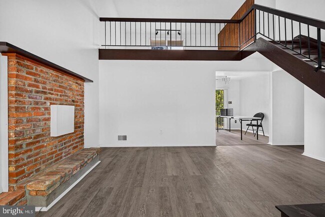 Building Photo - 8801 Monmouth Dr