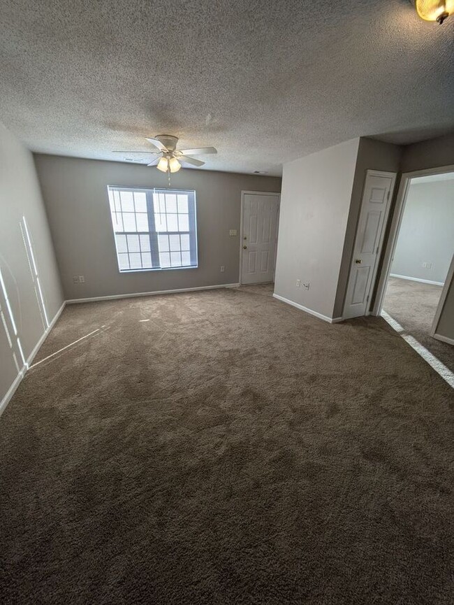 Building Photo - 2BD/2BA Unit at The Squires in Newton