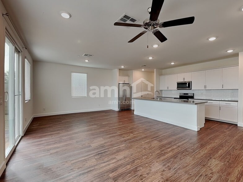 Building Photo - 3328 Blodwen St