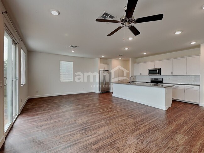 Building Photo - 3328 Blodwen St