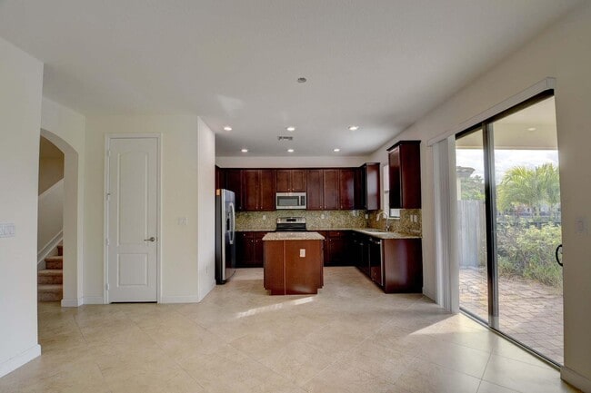 Building Photo - 8834 Willow Cove Ln