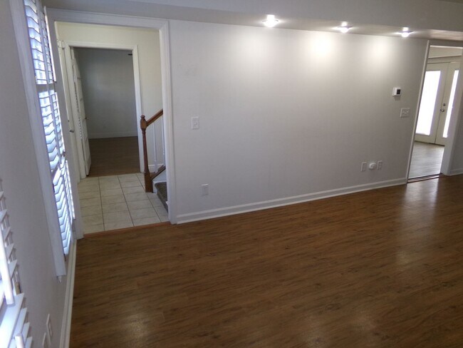 Building Photo - Well-kept 3 bedroom 2 1/2 bath home in the heart of Clemmons