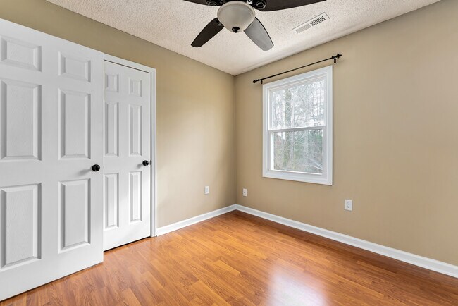 Building Photo - 127 Suffolk Dr