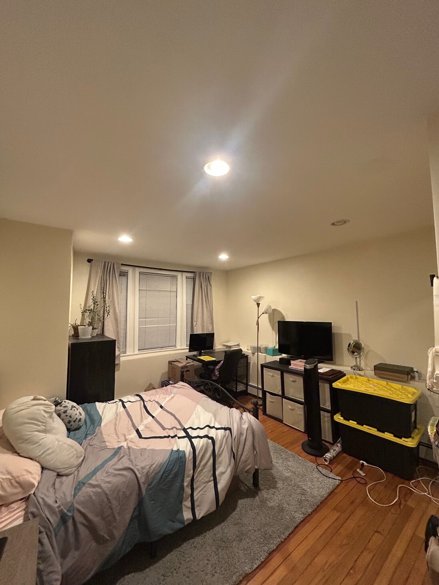 Building Photo - 20 Magoun St