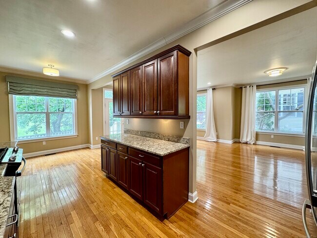 Building Photo - 14 Park Pl Cir