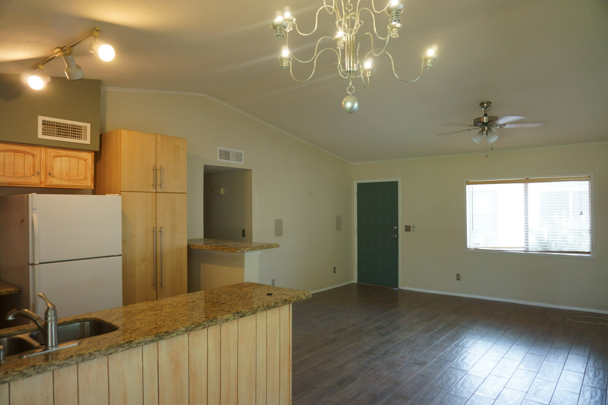 Living Room - 3304 S Parkside Dr