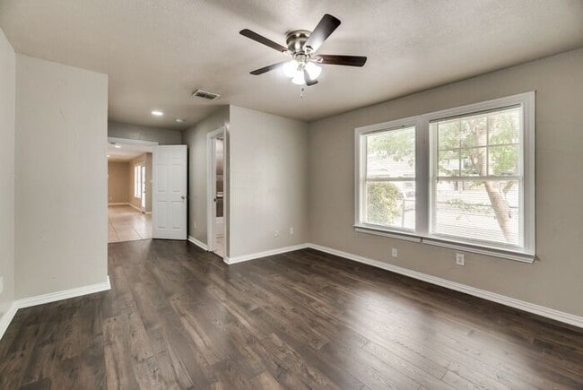Building Photo - East Dallas Duplex