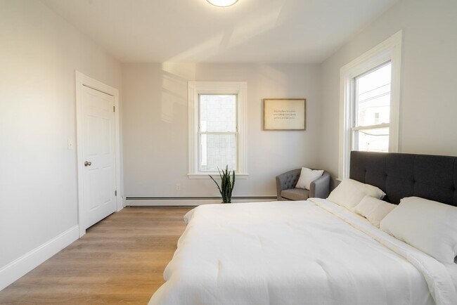 Building Photo - 250 Elm St