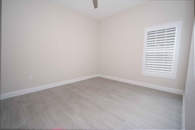 Building Photo - 4995 NE 125th Lp