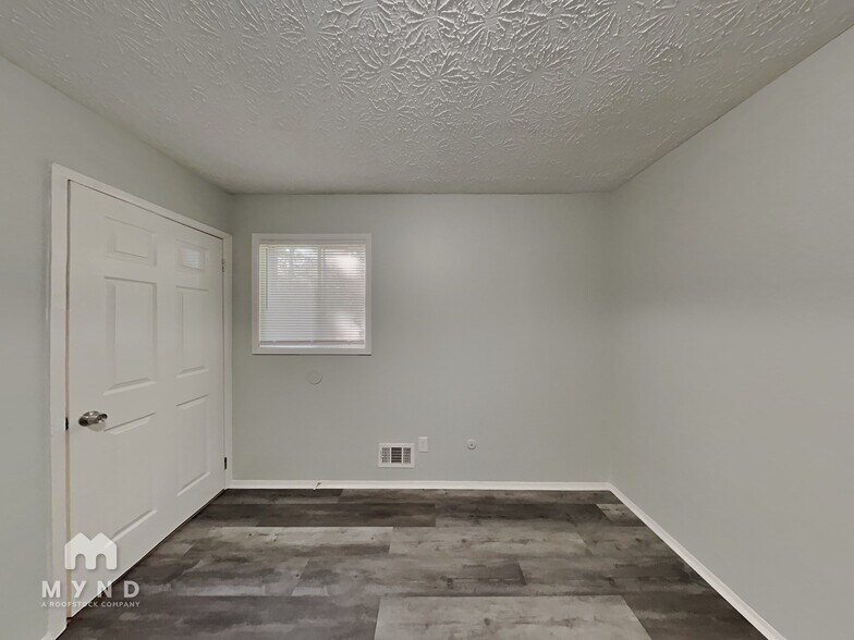 Building Photo - 5906 Pineglen Ct