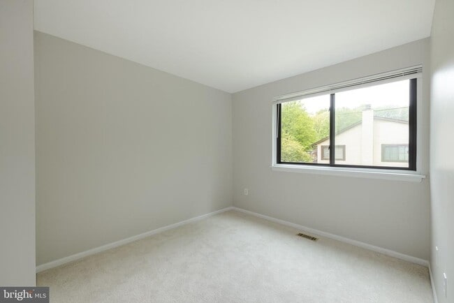 Building Photo - 5620 Summer Oak Way