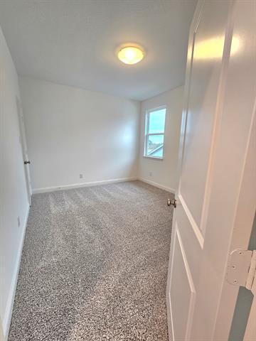 Building Photo - 629 Verona Dr