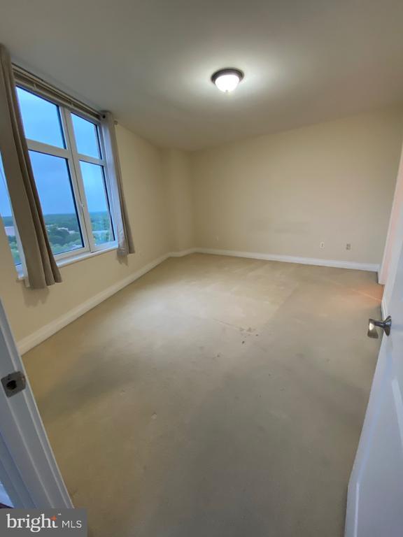 Building Photo - 8220 Crestwood Heights Dr