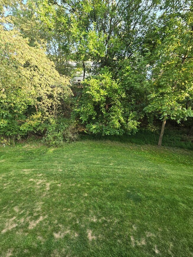 Building Photo - Spacious 3-bedroom Hampton townhome