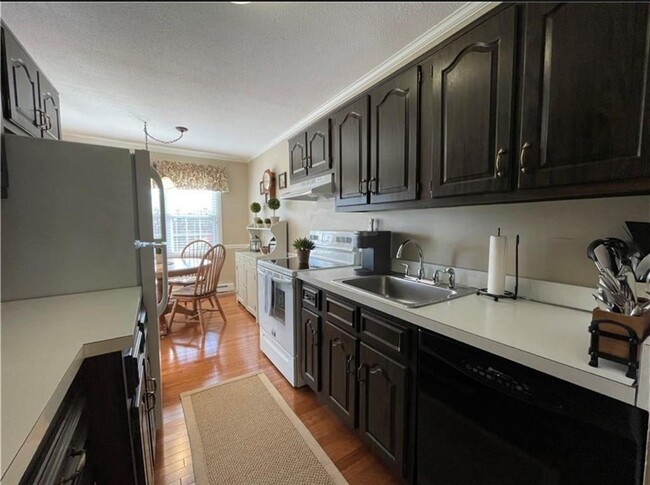 Building Photo - 41 Bullocks Point Ave