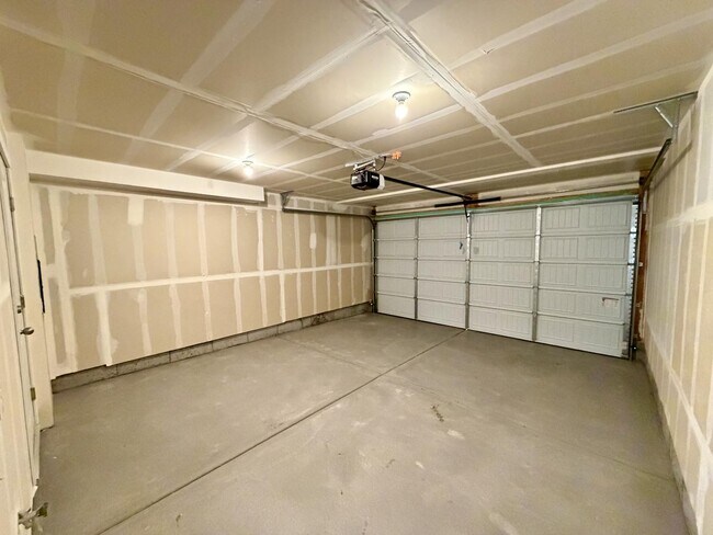 Building Photo - 3698 E 1520 S