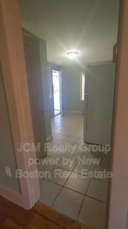 Building Photo - 86 Main St