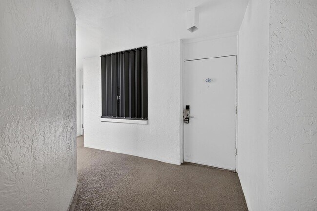 Building Photo - 9650 S Ocean Dr