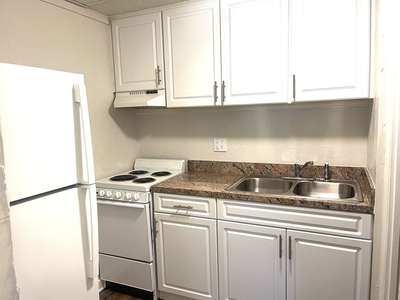 Building Photo - Amberwood Hills