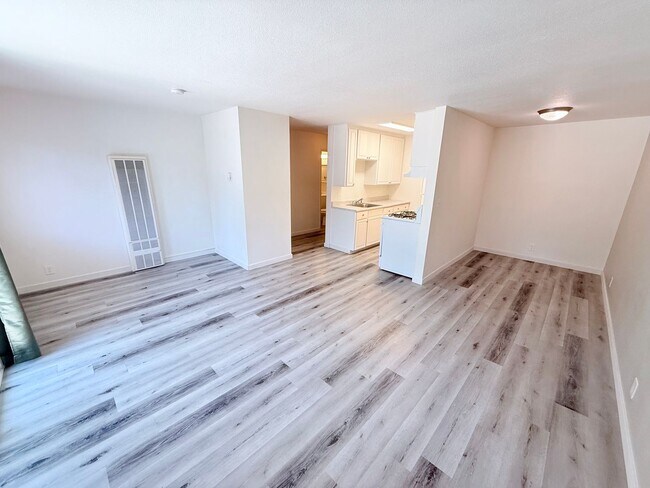 Building Photo - Pet friendly 1 bed apartment in South Lake Tahoe