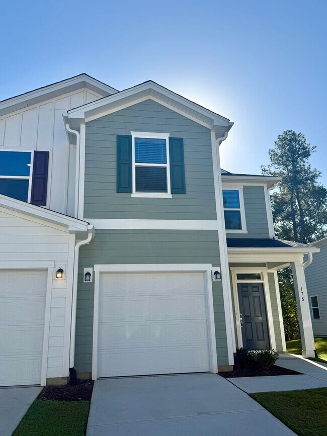 Building Photo - Three bedroom, 2.5 bath townhome in Mebane...