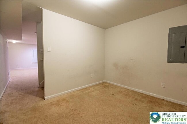 Building Photo - 955 King Way